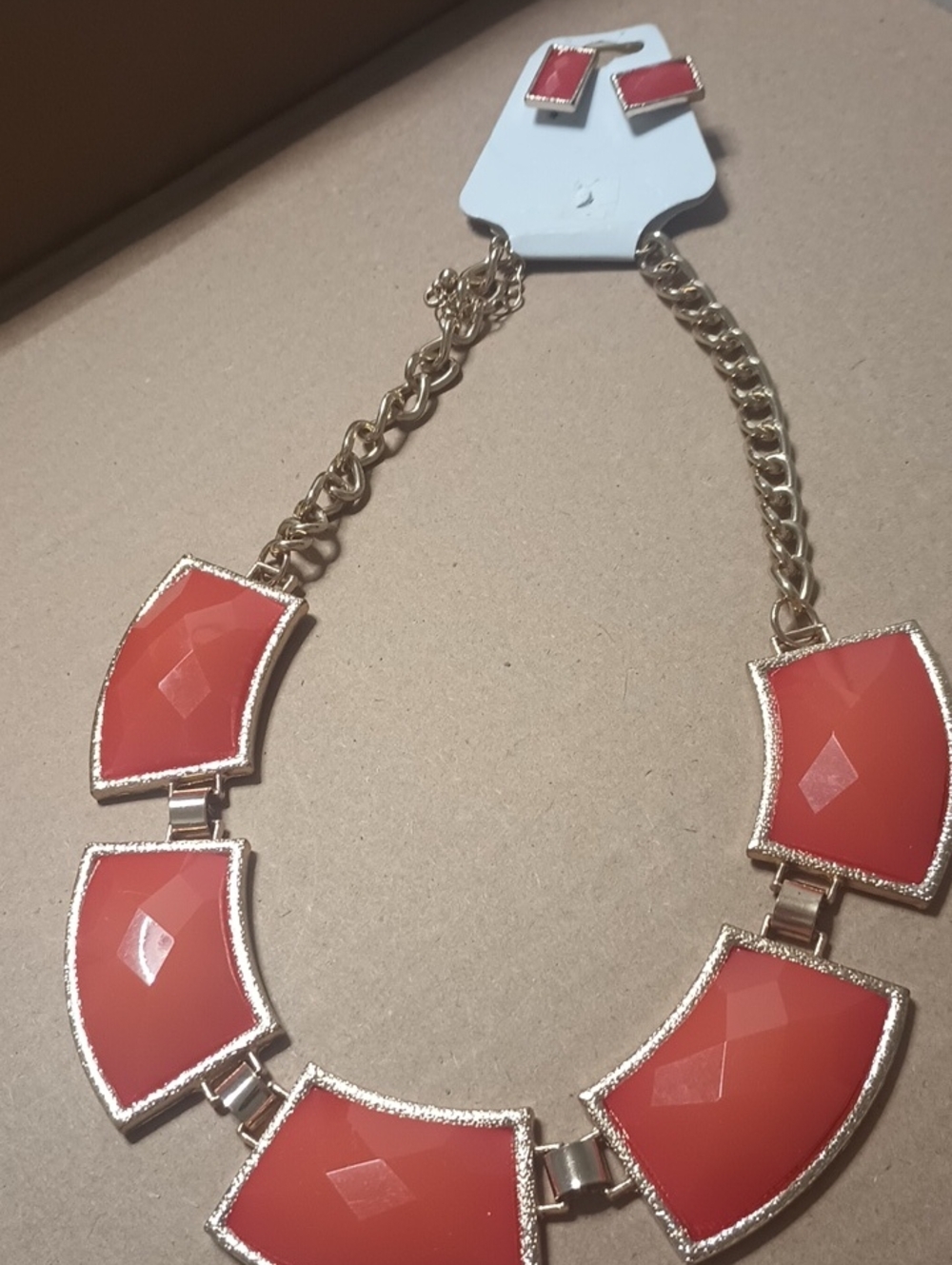 Gold Chain Coral Statement Necklace and Earrings - Unbranded